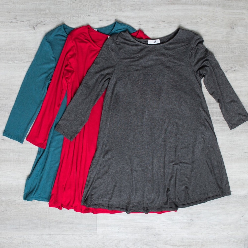 3/4 sleeve Kokomo tunic (charcoal color)